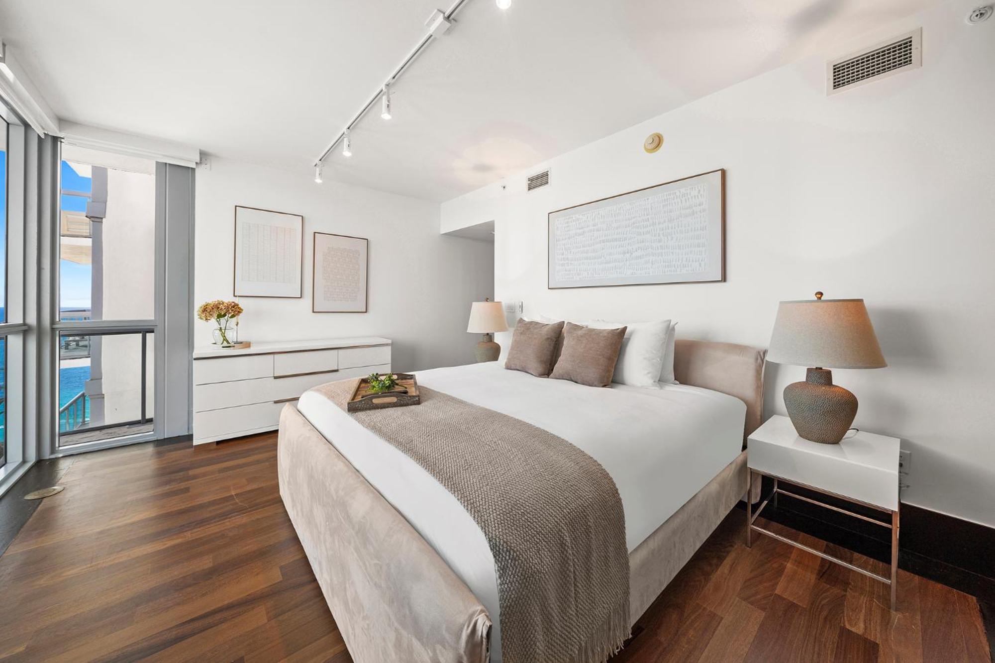 Three-Bedroom Apartment Sea View