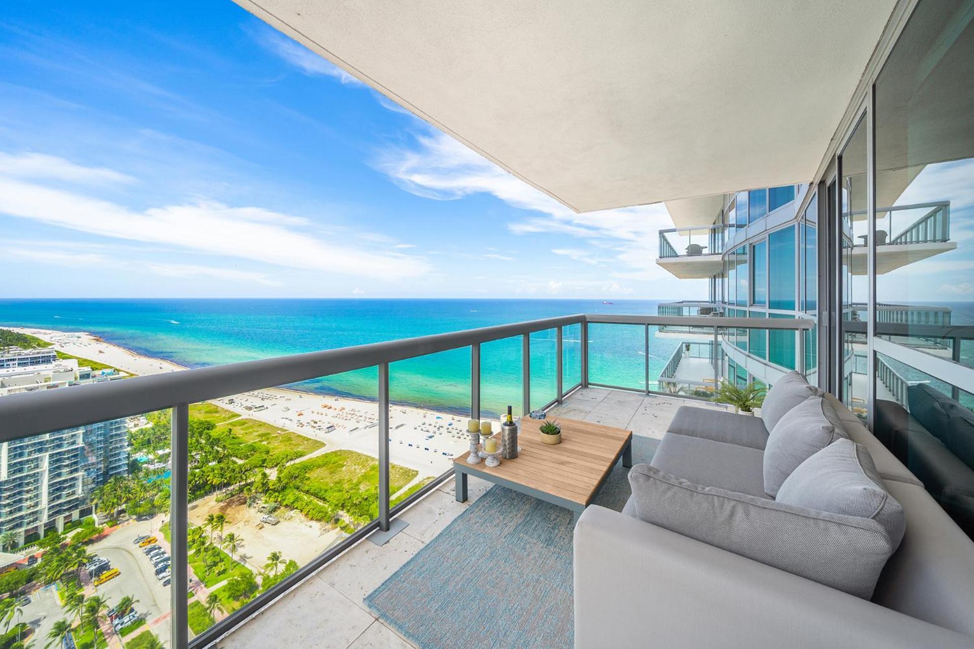 Three-Bedroom Apartment Sea View