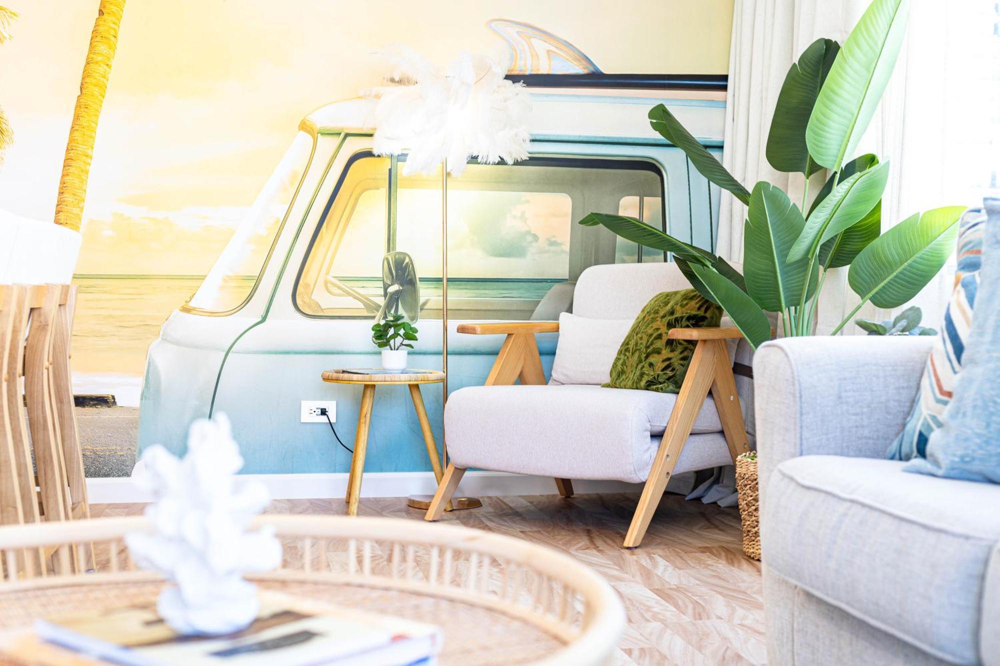 One-Bedroom Apartment Balcony City View
