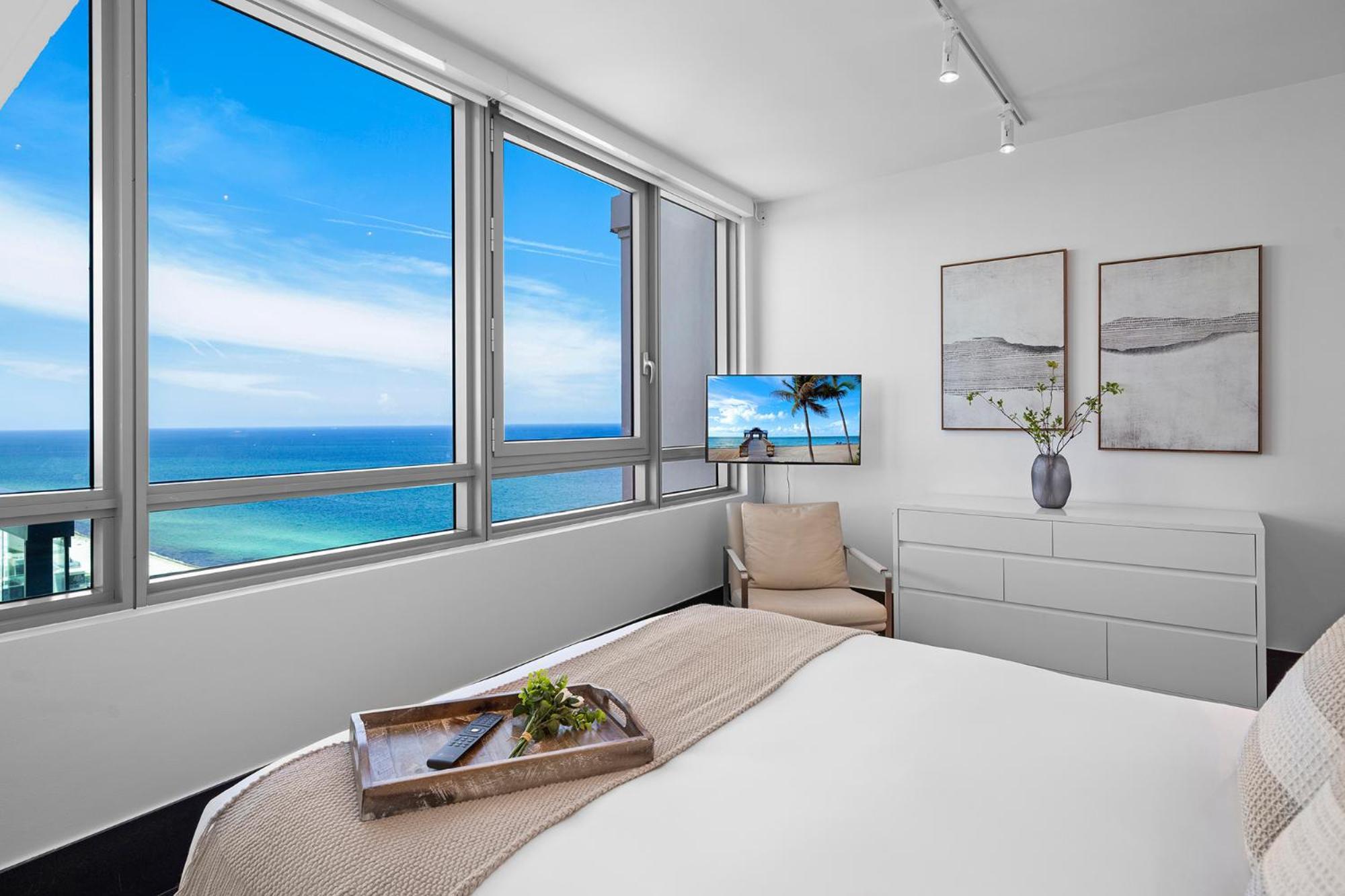 Three-Bedroom Apartment Sea View