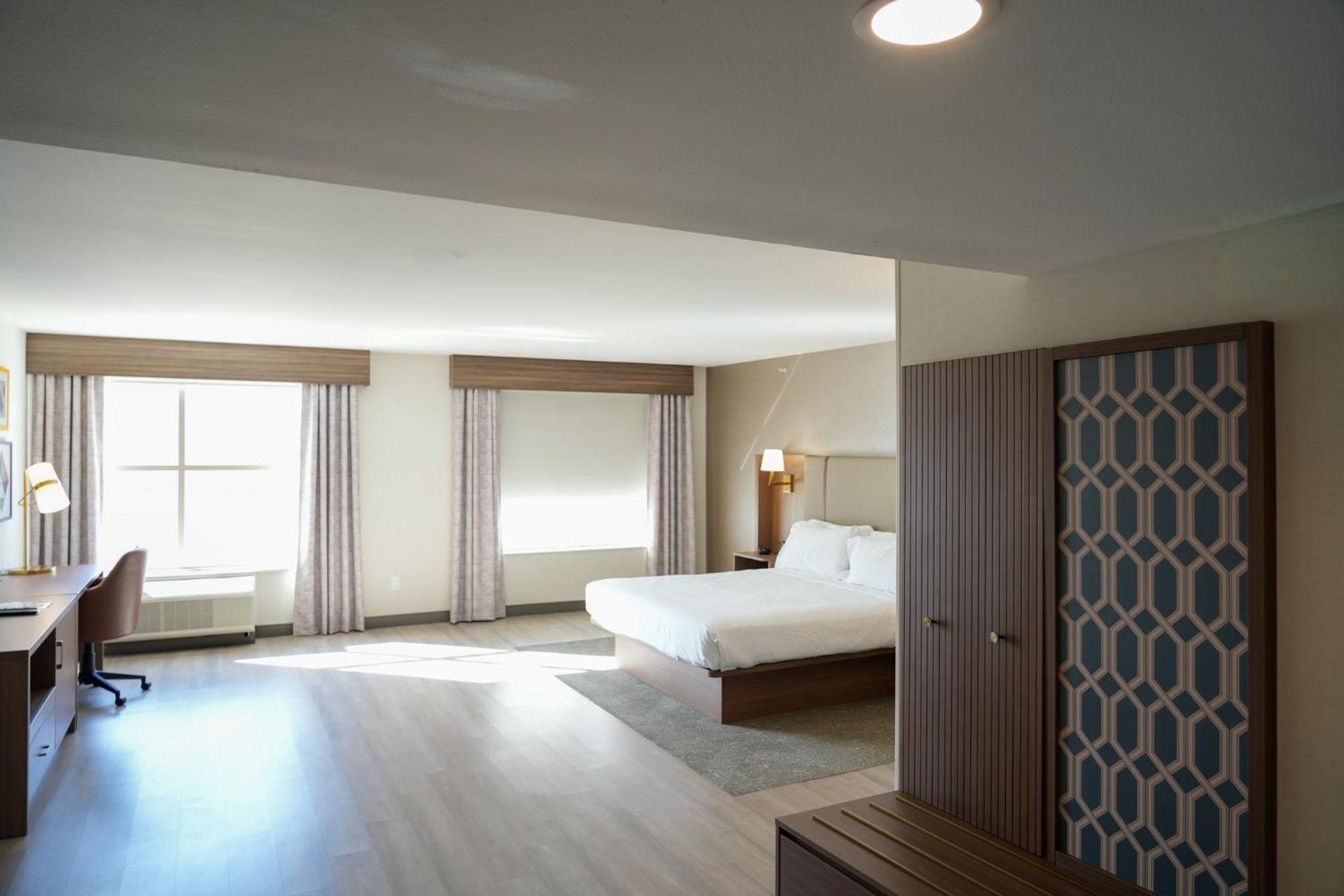 Standard King Room Mobility Accessible