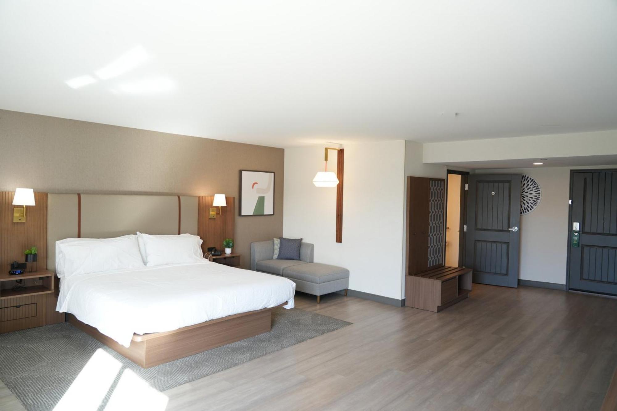 King Room Mobility Access or Hearing Accessible