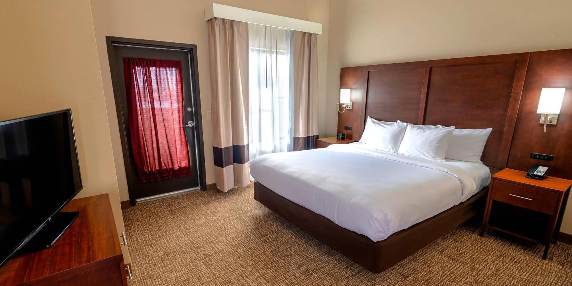 King Suite Roll Shower Accessible or Non-Smoking