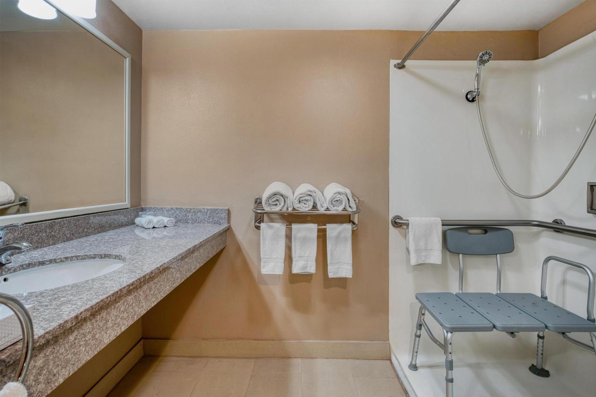 Queen Room Two Queen Beds Disability Access Non Smoking