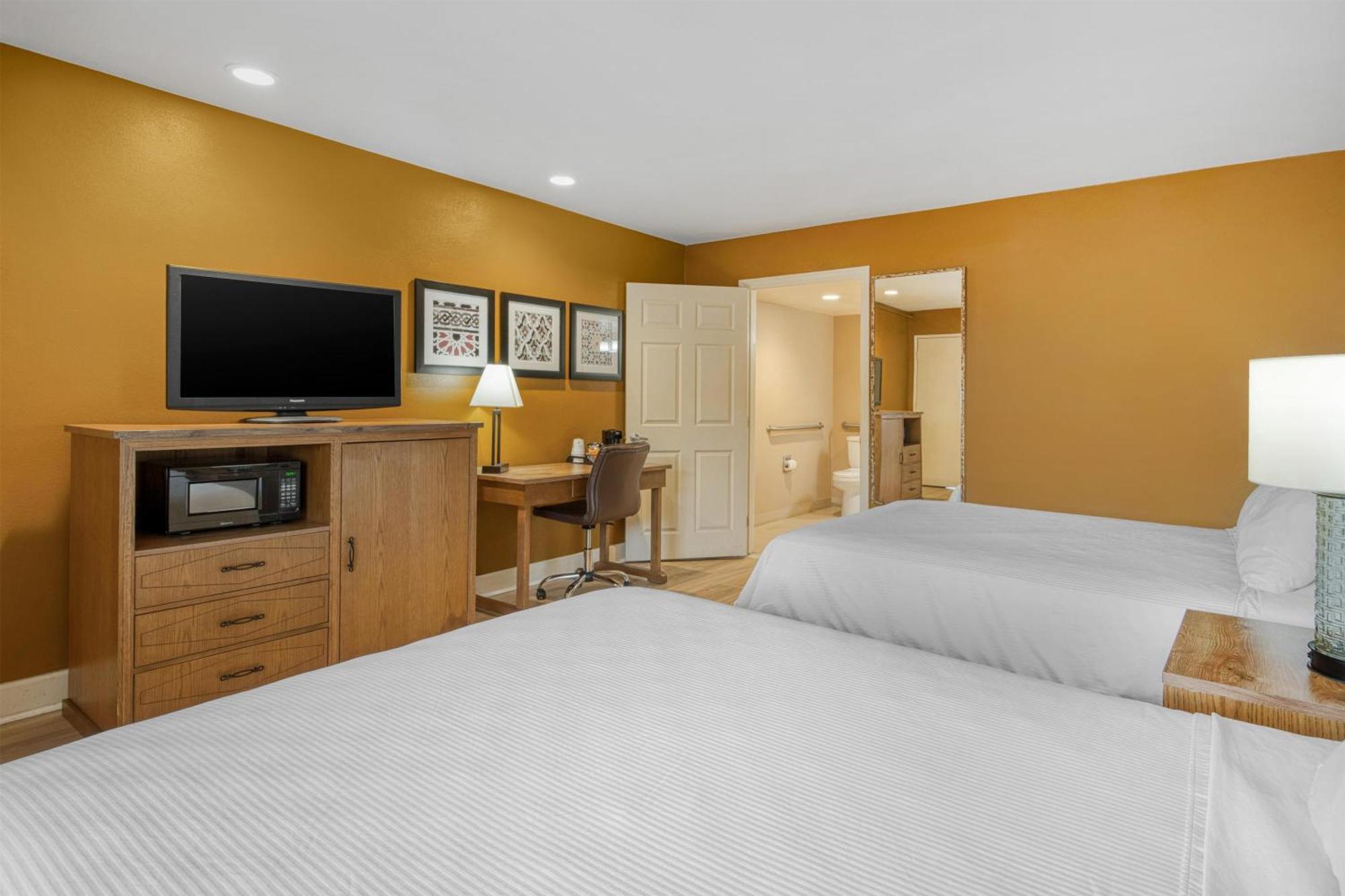 Queen Room Two Queen Beds Disability Access Non Smoking
