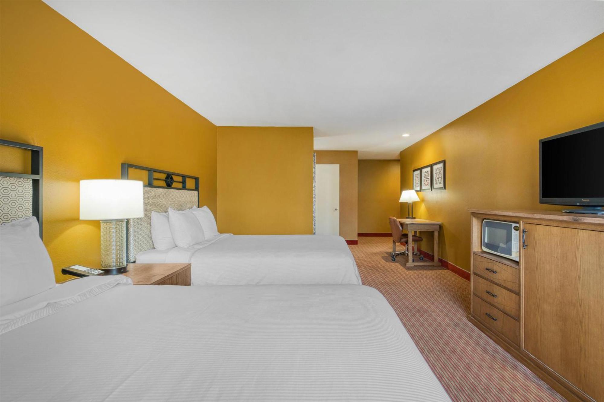 Queen Room Two Queen Beds Non-Smoking