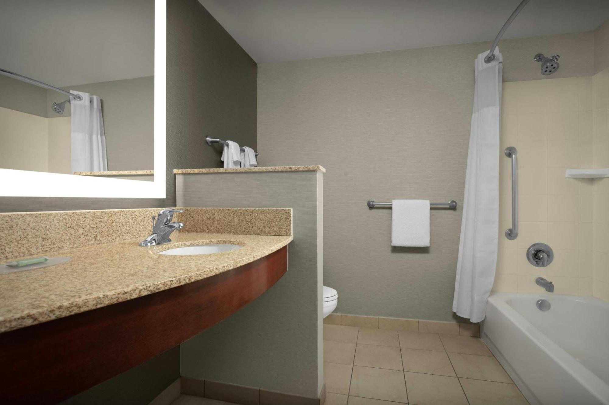 Queen Room Two Queen Beds Hearing Accessible