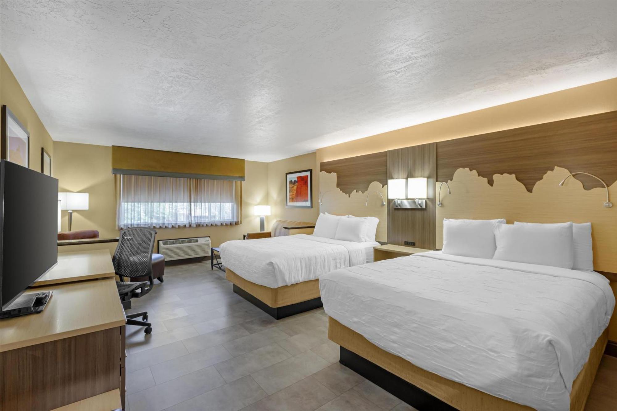 Queen Suite Two Queen Beds Sofa Bed Non-Smoking