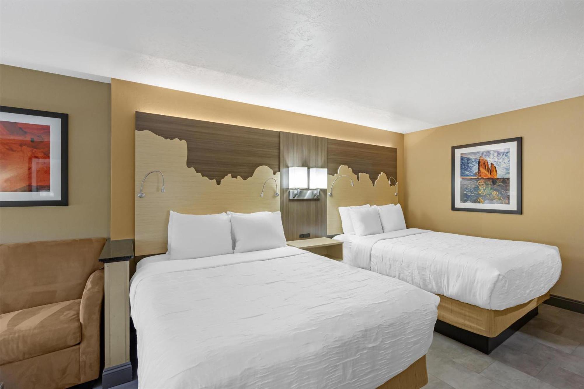 Queen Suite Two Queen Beds Sofa Bed Non-Smoking