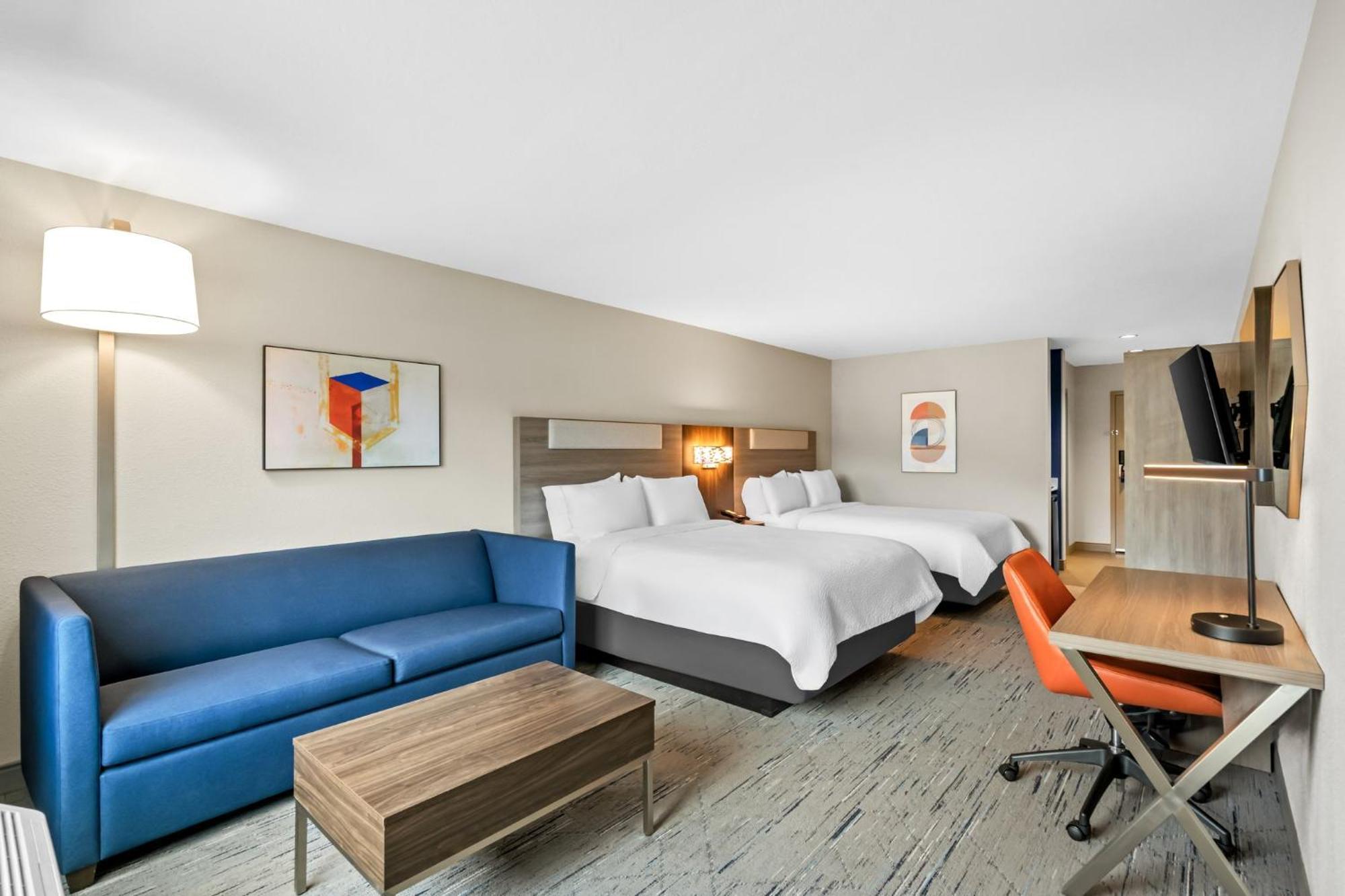 Queen Suite Two Queen Beds