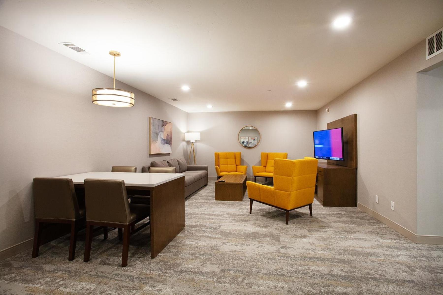 Two-Bedroom King Suite Two King Beds Sofa Bed Spa Bath Living Room Non-Smoking