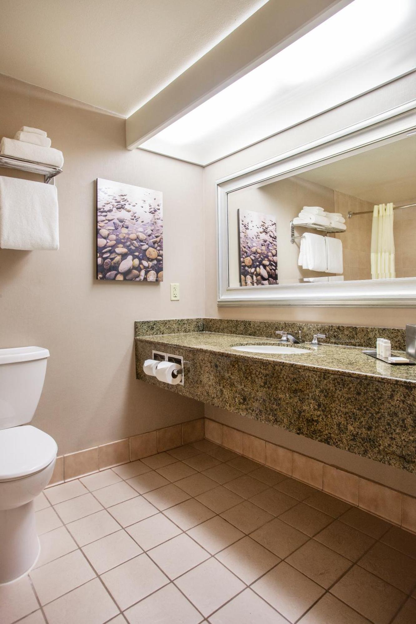 Queen Room Two Queen Beds Bath Tub Non-Smoking