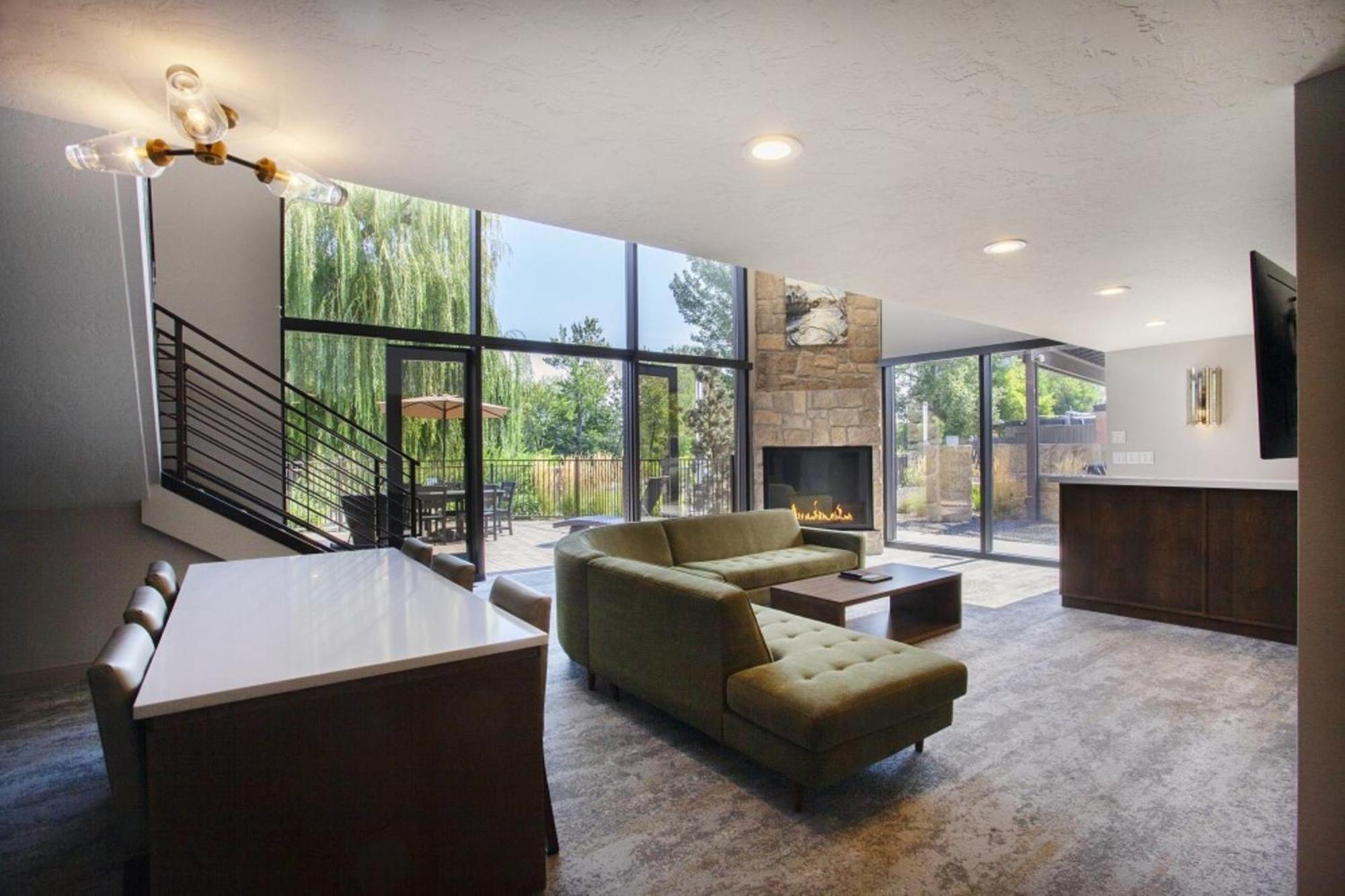 Presidential Loft King Suite Spa Bath River View Patio Non-Smoking