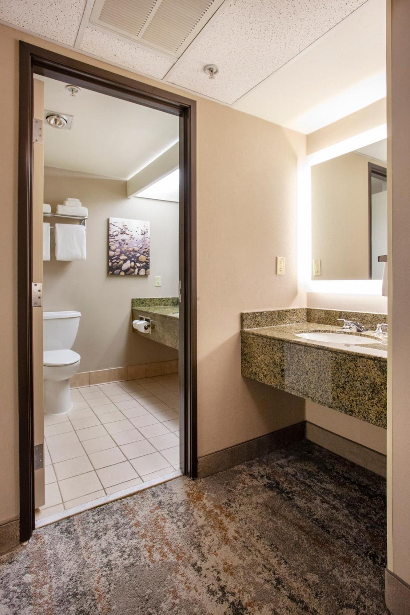 Queen Room Two Queen Beds Bath Tub Non-Smoking