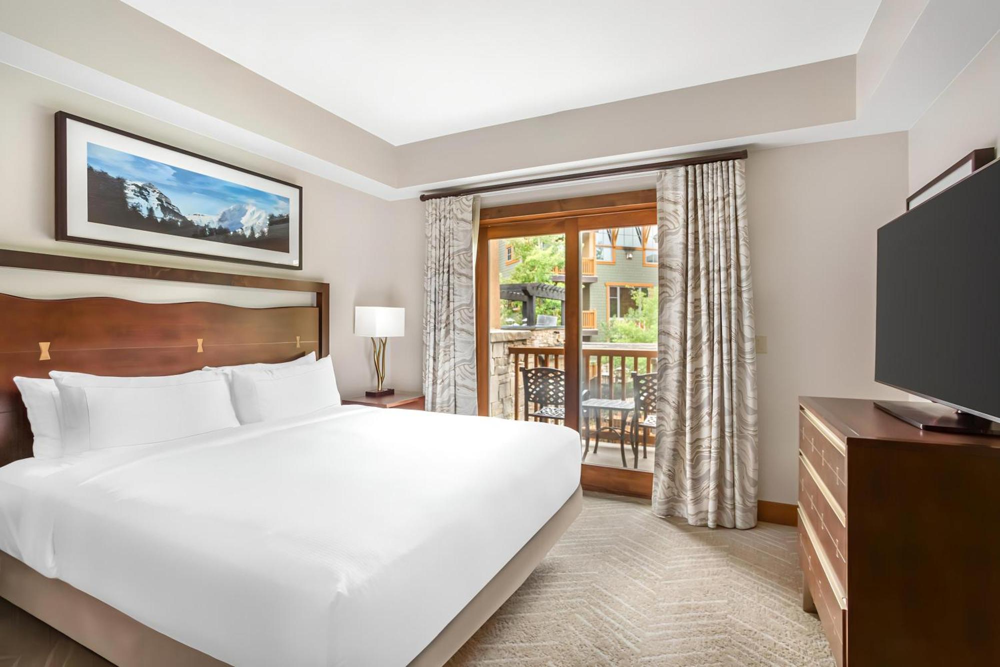 One-Bedroom King Premier Suite Balcony
