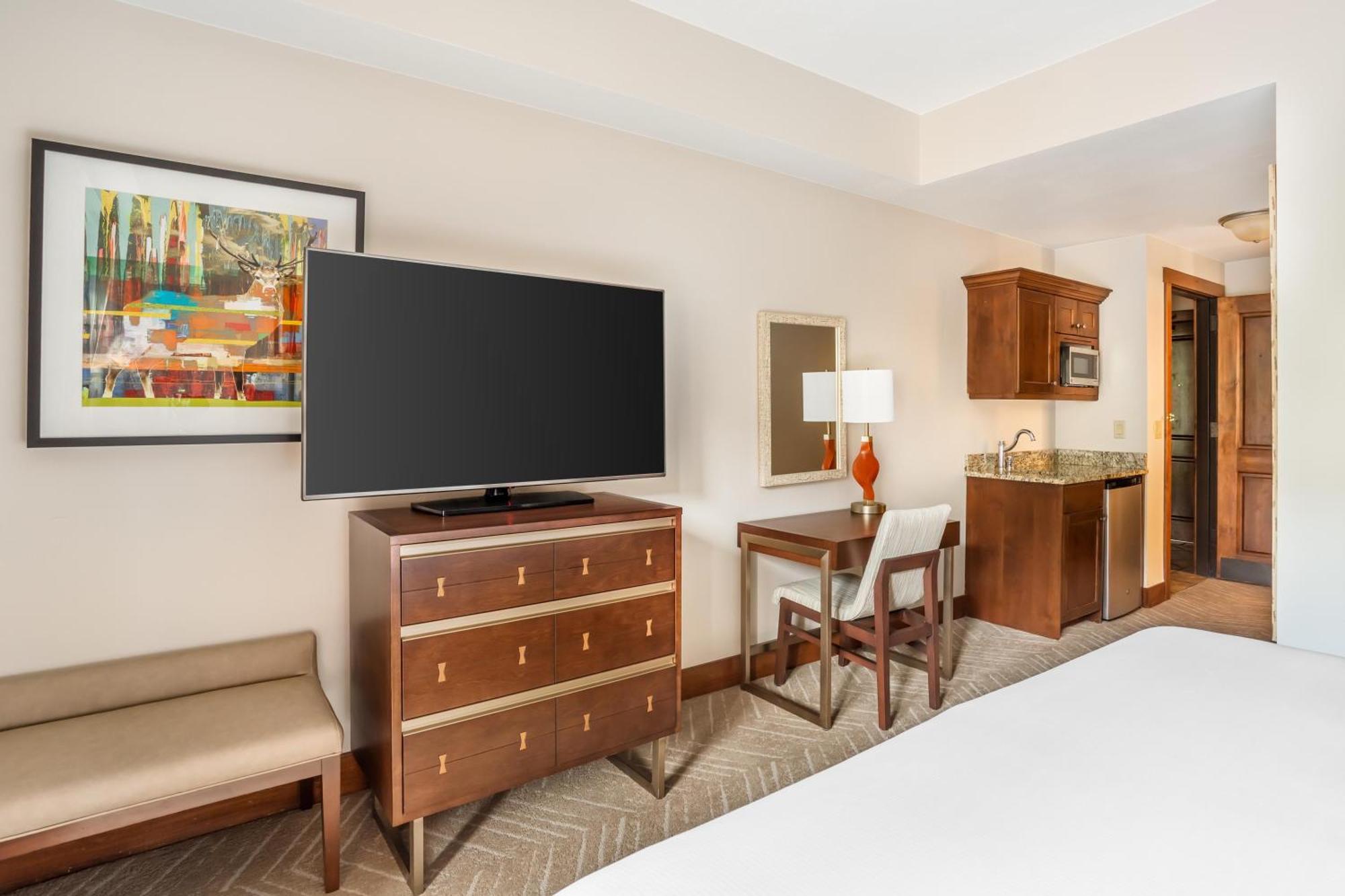 One-Bedroom King Premier Suite Balcony