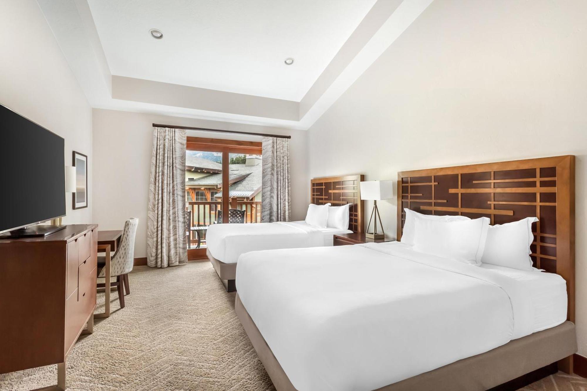 Premier Studio One King or Two Queen Beds Balcony