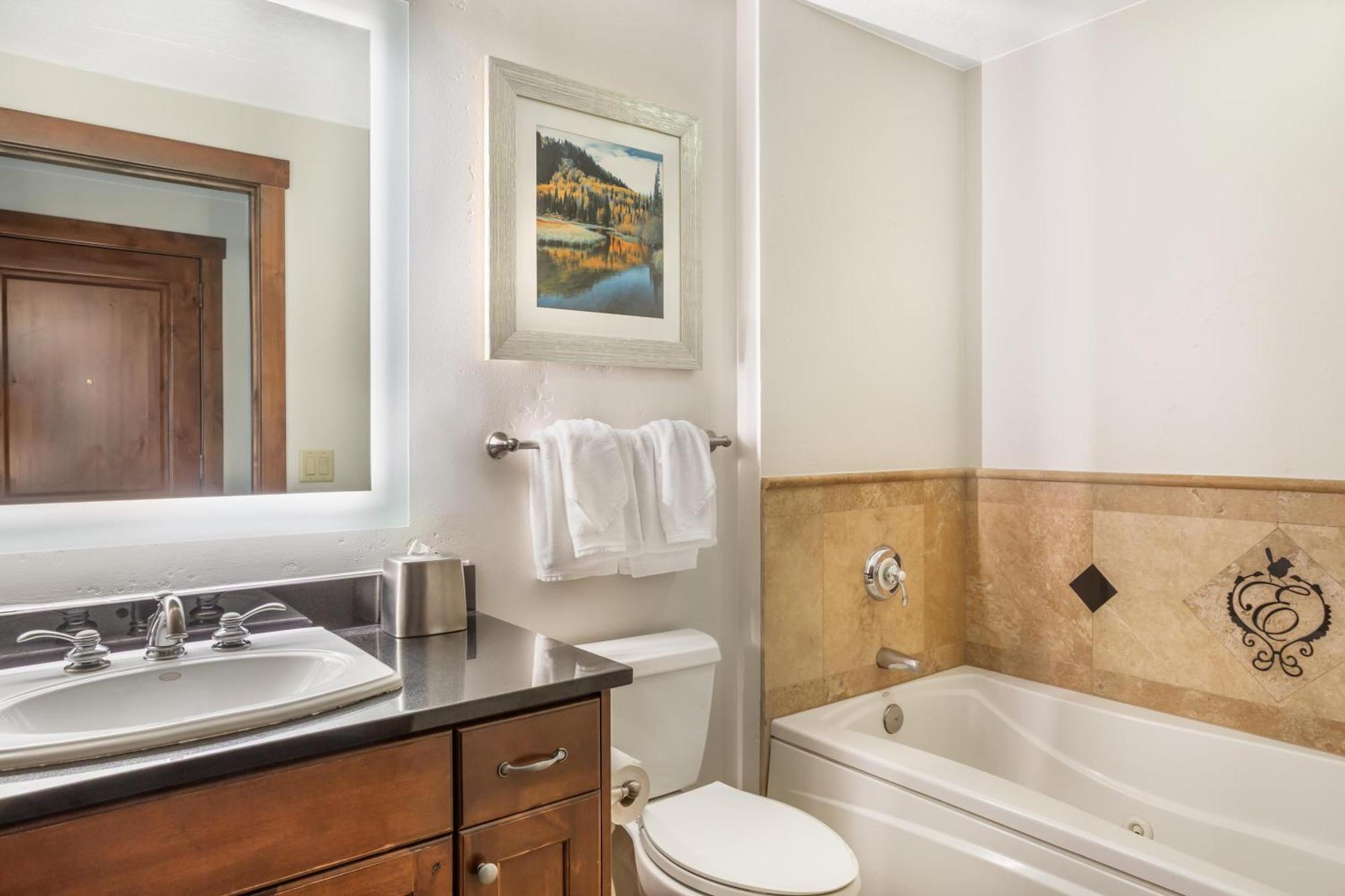 Premier Studio One King or Two Queen Beds Balcony