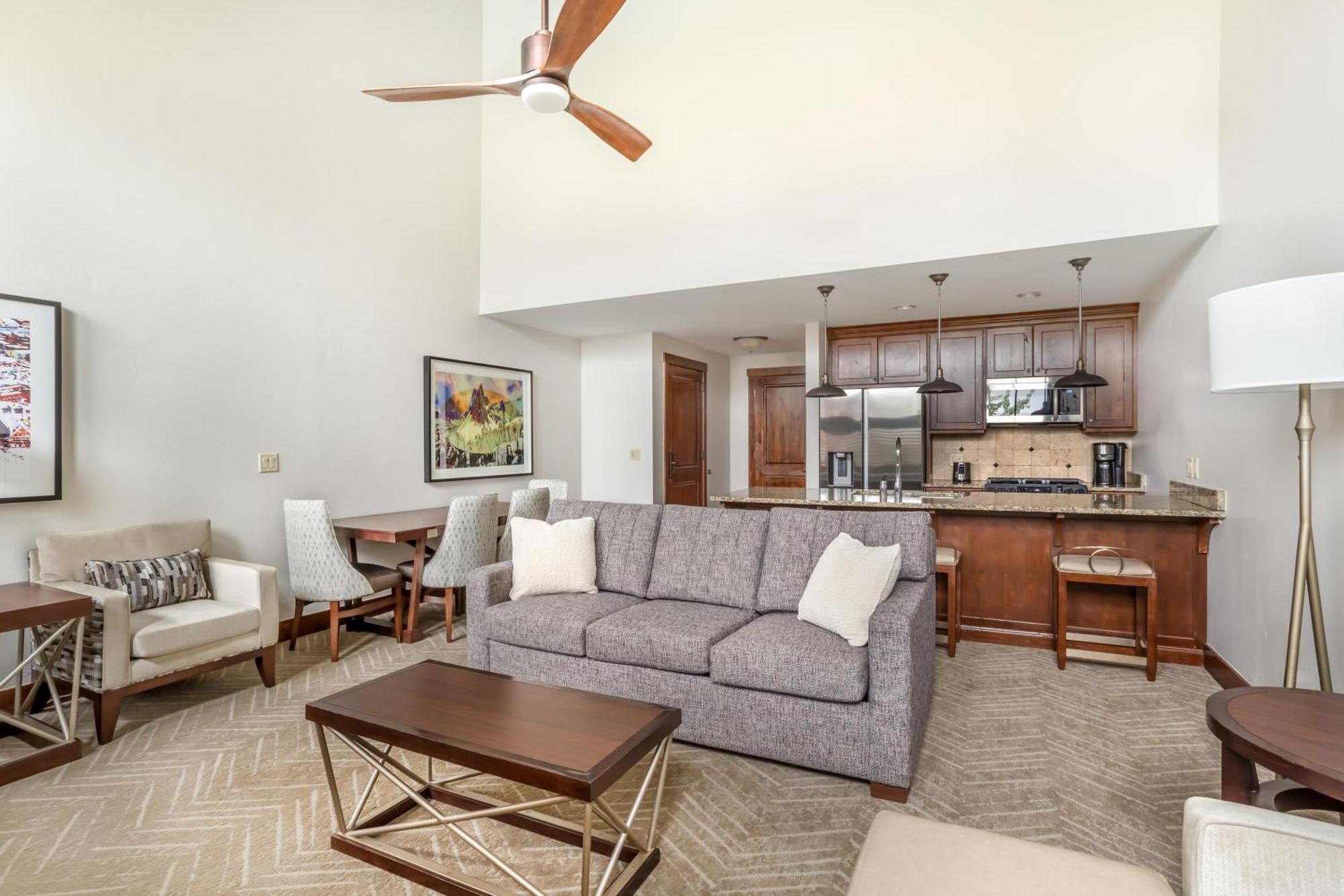 Four-Bedroom Suite Four King Beds Sofa Bed