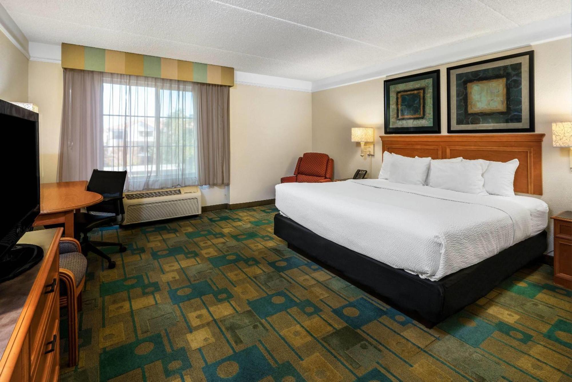King Room Roll Shower Mobility Access or Non-Smoking