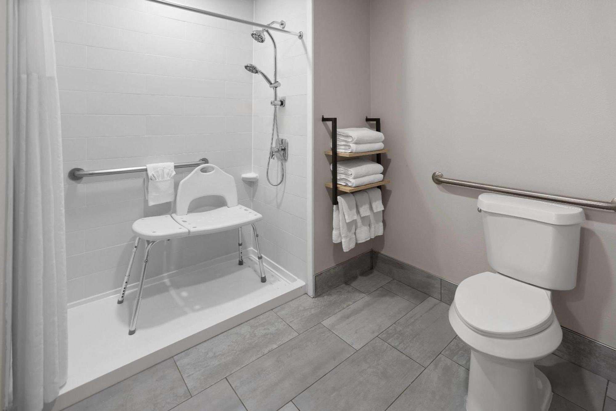 King Room Bath Tub Mobility or Hearing Accessible Non-Smoking