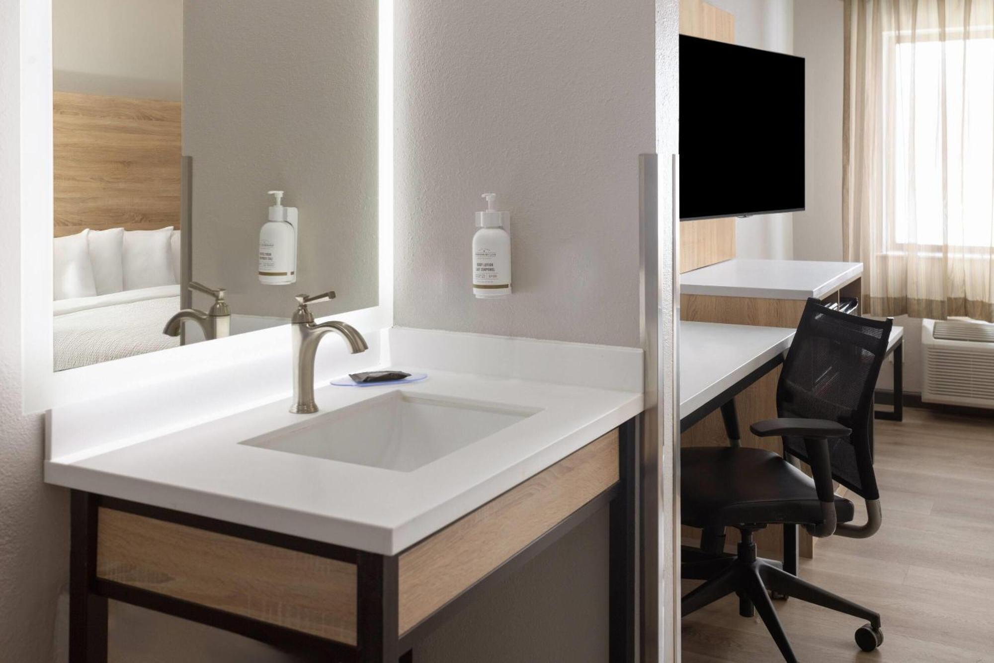 King Room Roll Shower Mobility or Hearing Accessible Non-Smoking