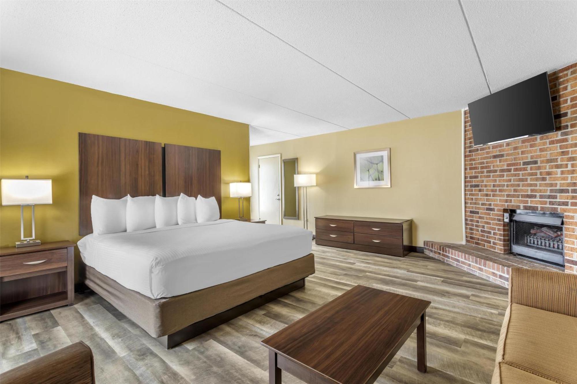 King Room Indoor Pool Access View or Non-Smoking