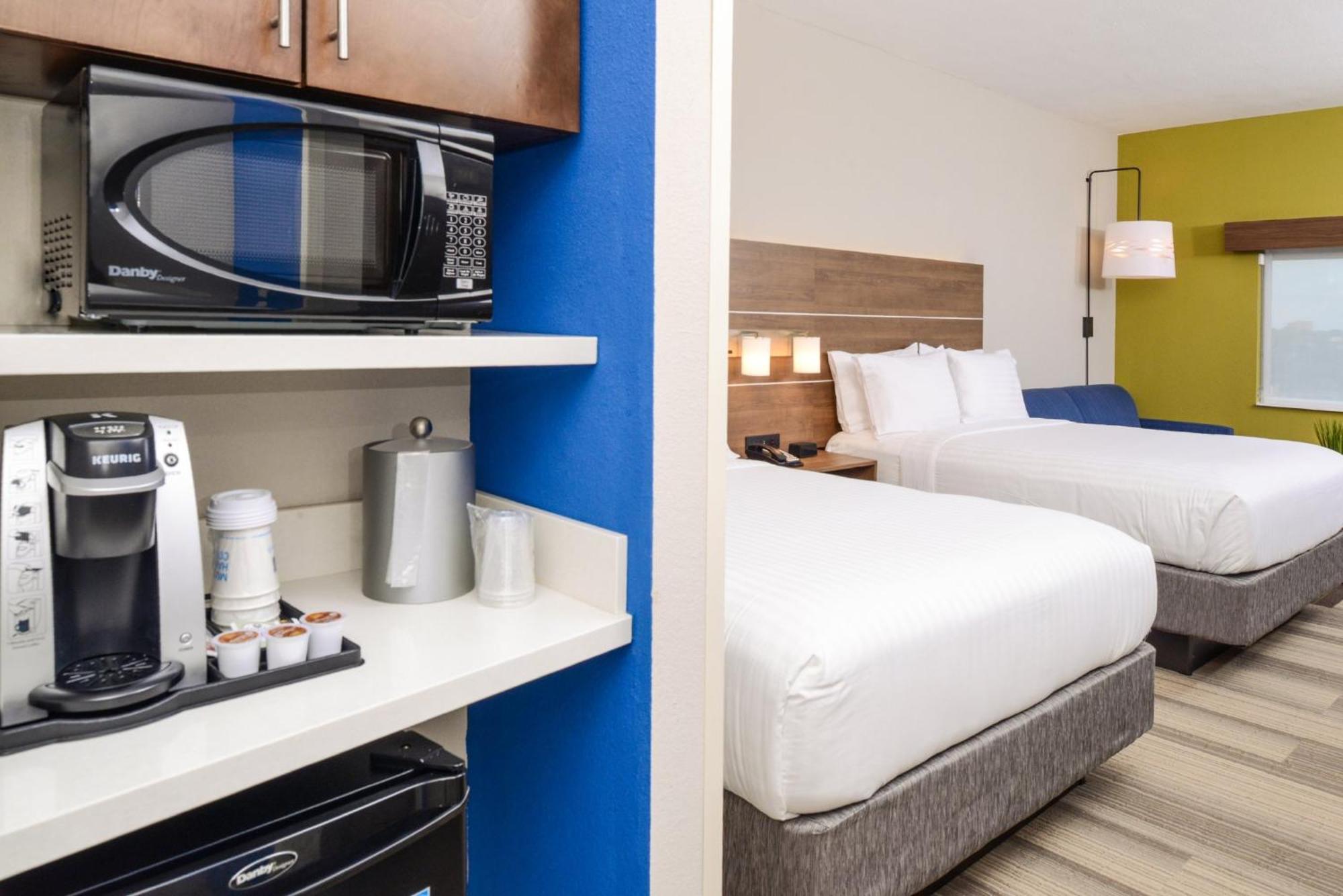 Queen Suite Two Queen Beds