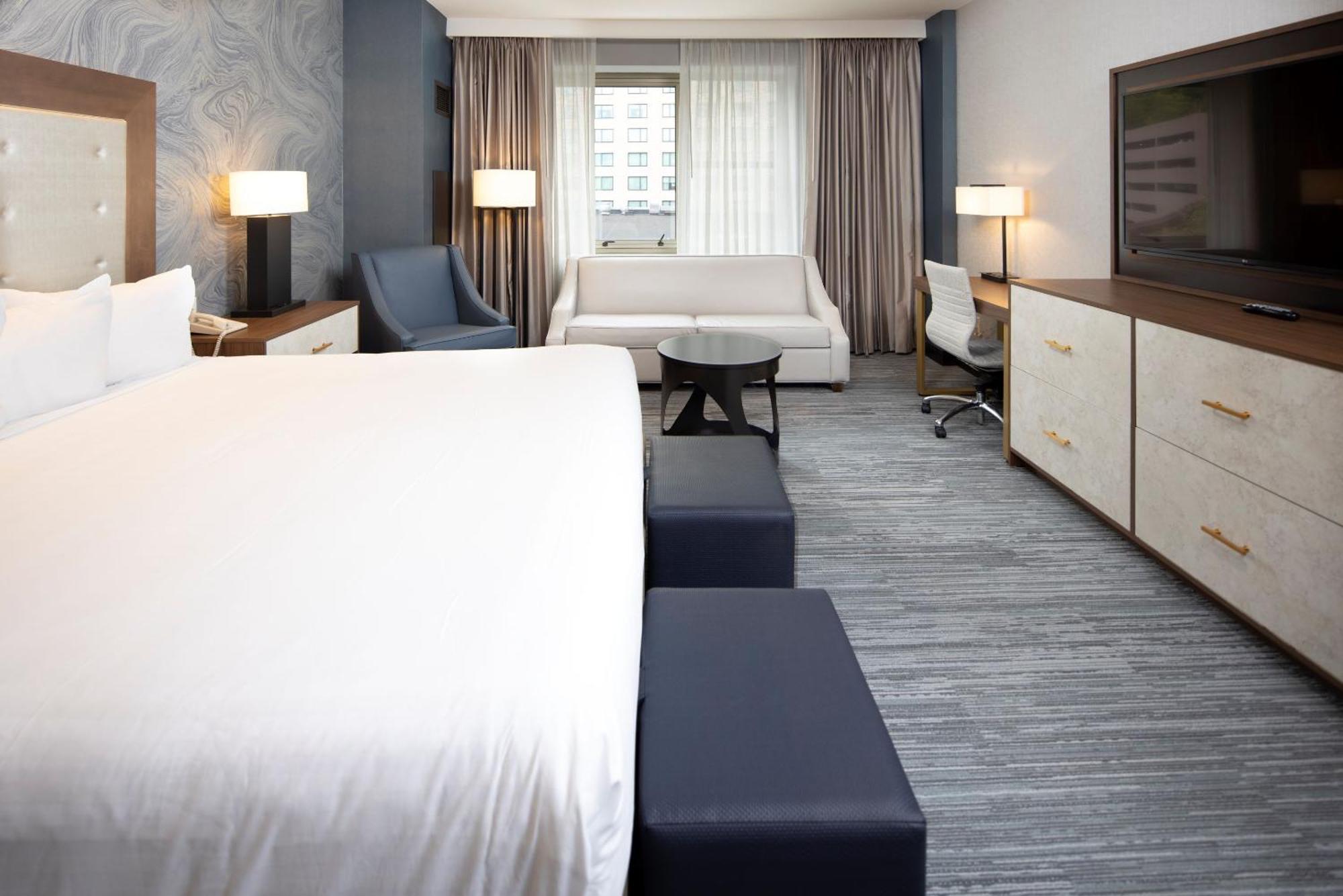 Mountain Deluxe Room 1 King Non Smoking