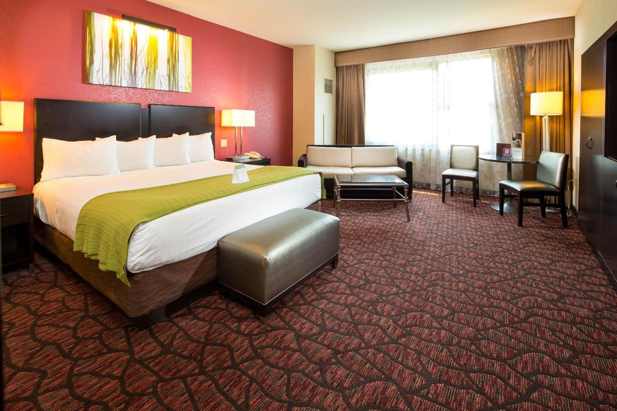 Soco Deluxe Room 1 King Non Smoking
