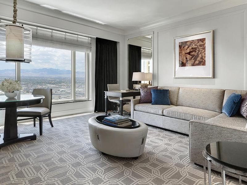 Luxury King Strip View Luxury King Strip View