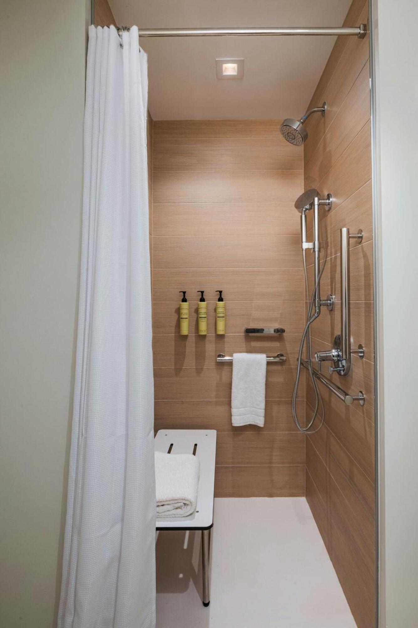 Studio Two Queen Beds City View