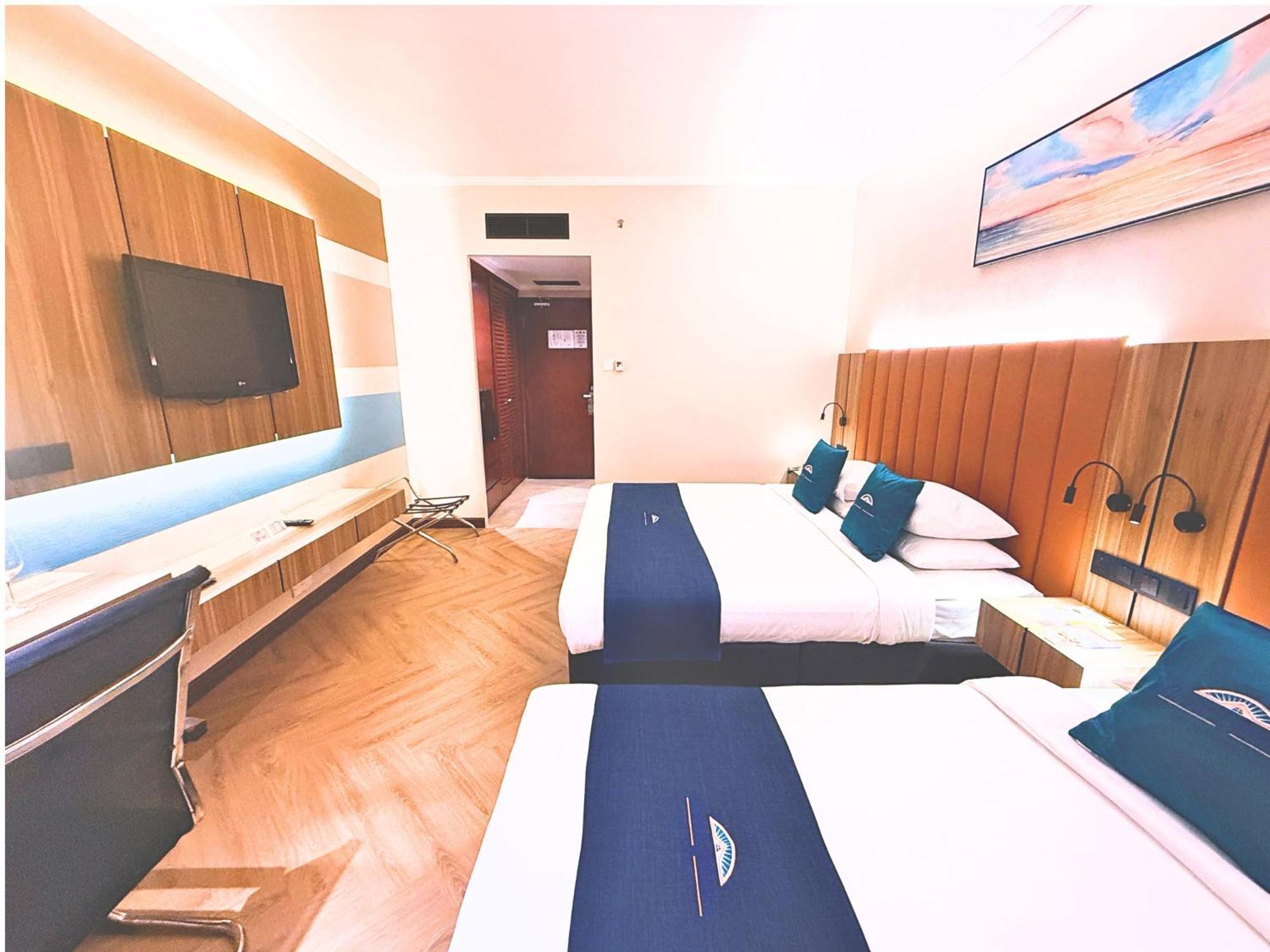 Superior King Room One Single Bed Non-Smoking