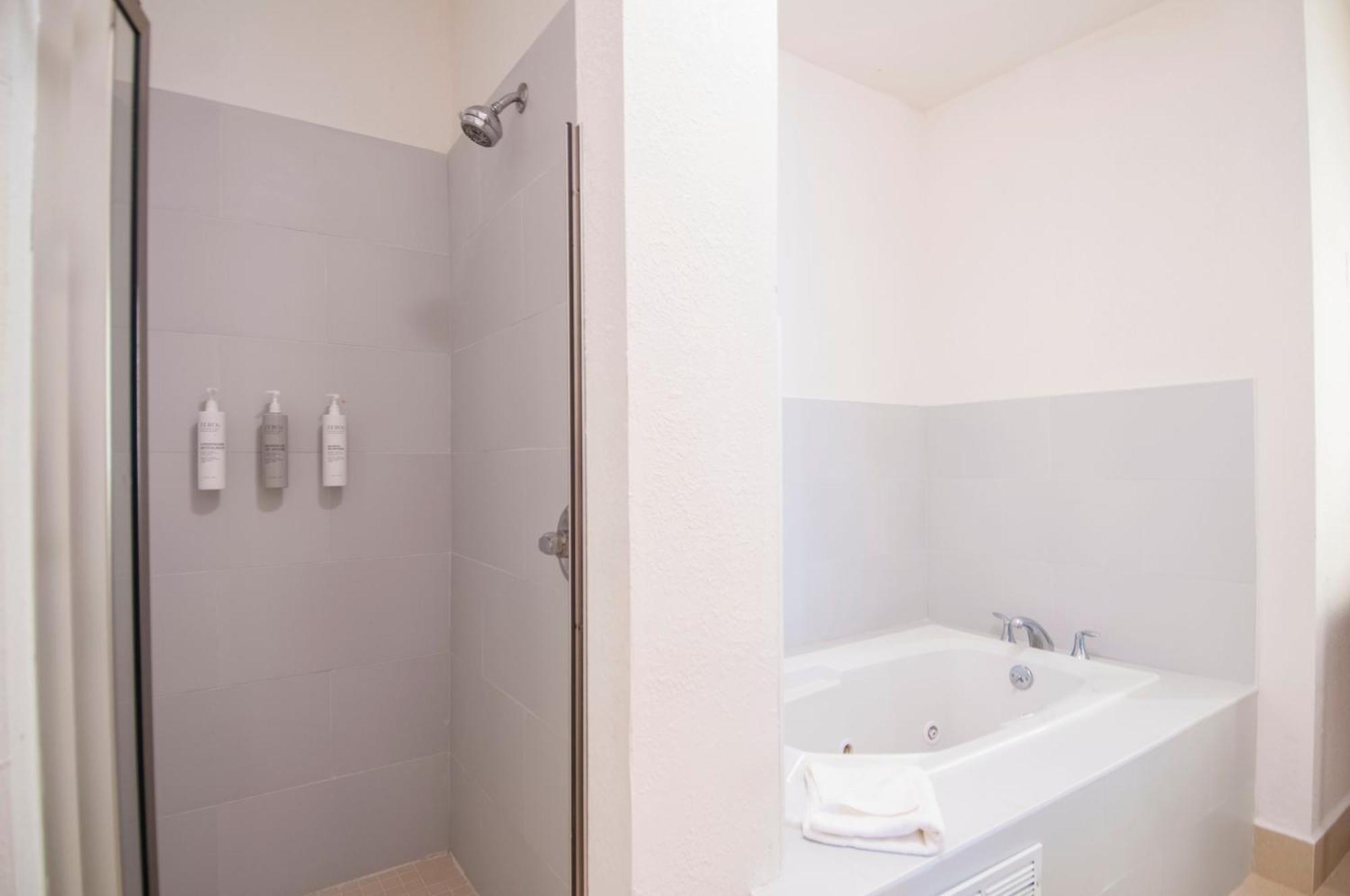 One-Bedroom Suite Two Queen Beds Jetted Bath Tub Sofa Bed