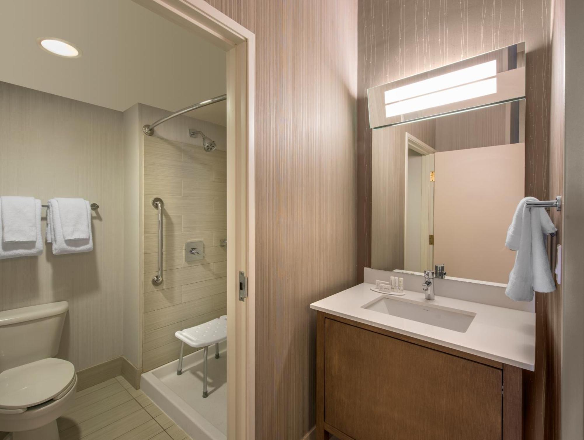 Large King Room Roll Shower Mobility Hearing Accessible or Ground Floor