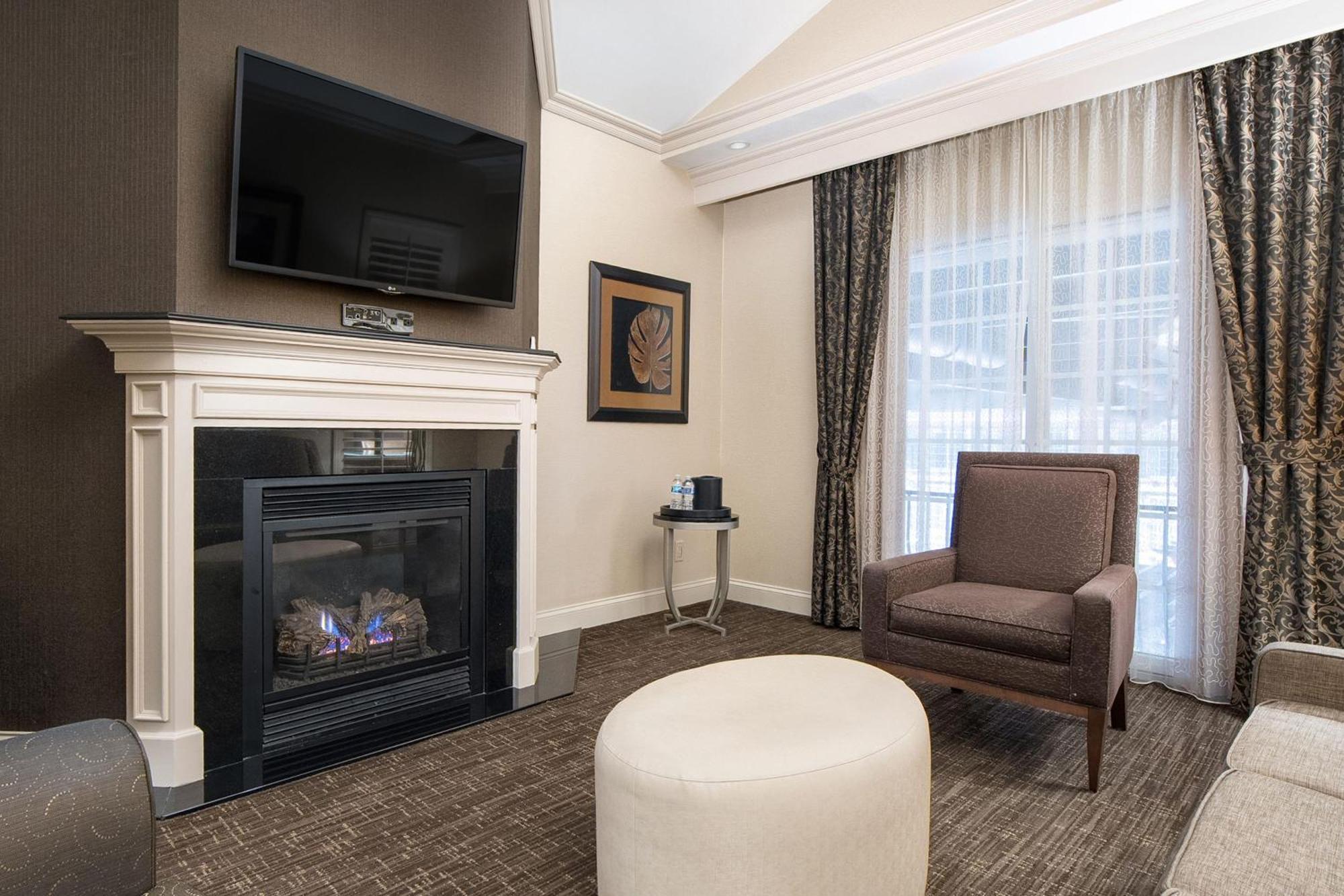 Two-Room King Suite Sofa Bed Non-Smoking