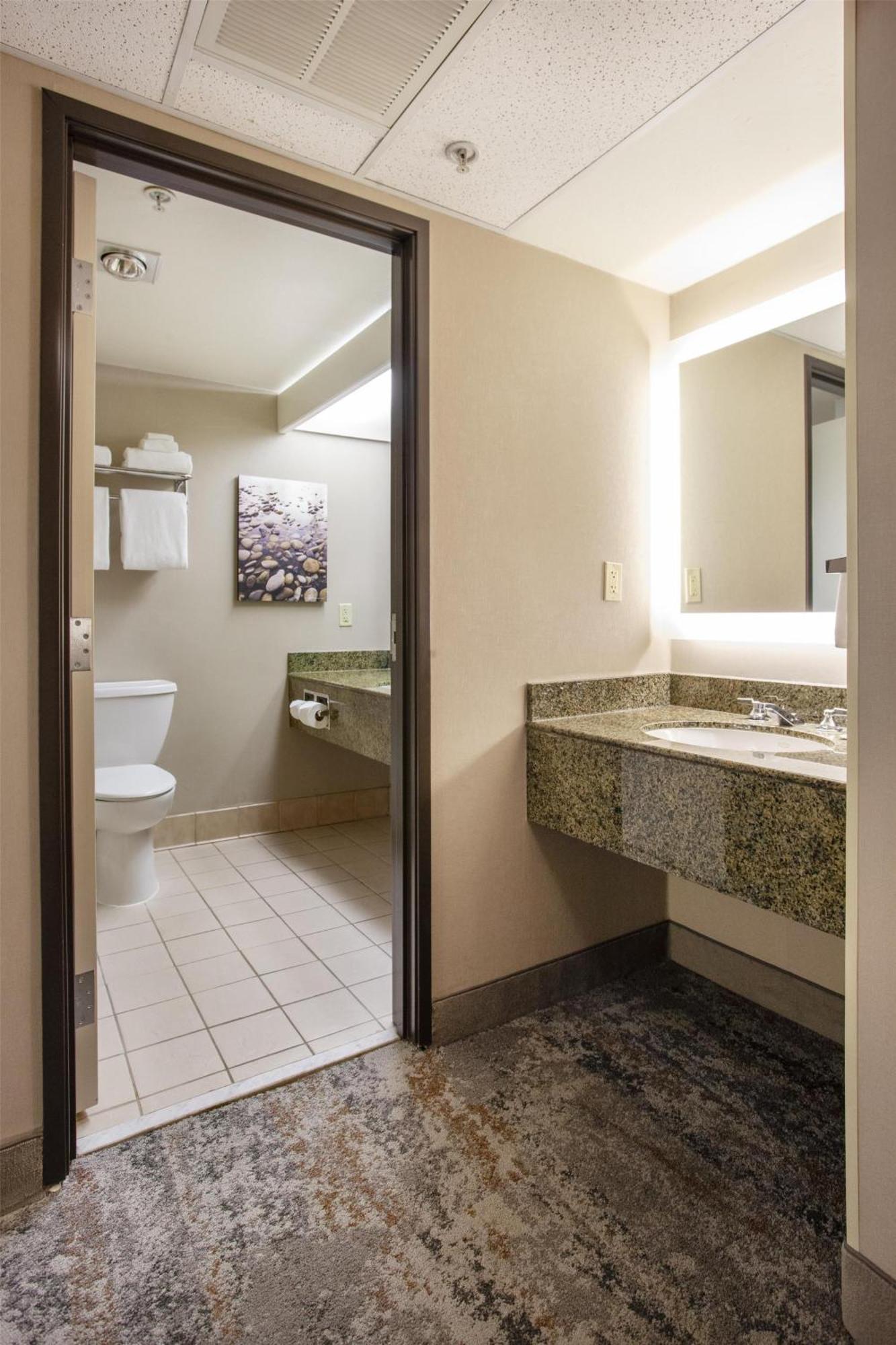 Queen Room Two Queen Beds Bath Tub Non-Smoking