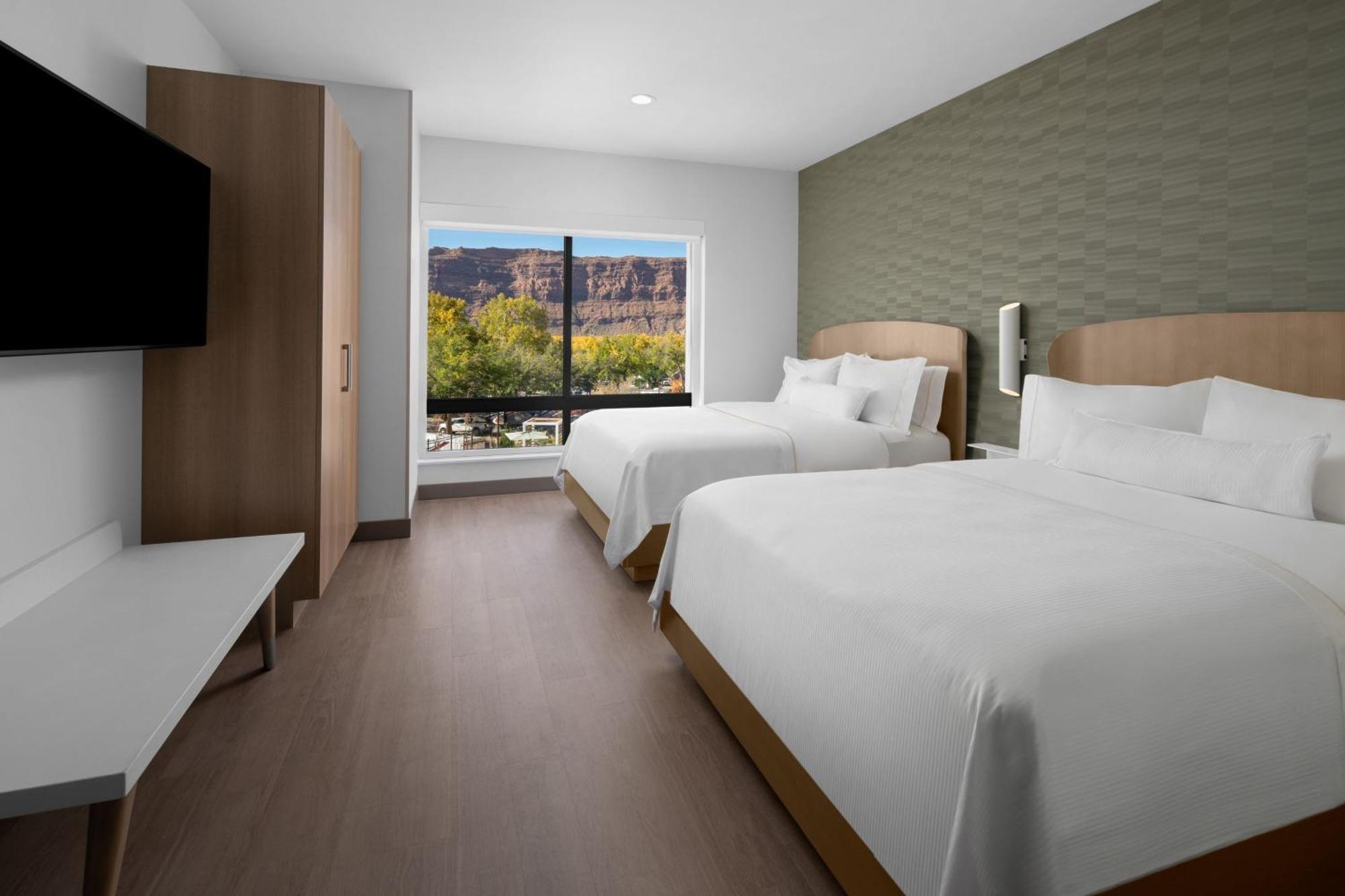 Queen Room Two Queen Beds Mountain View
