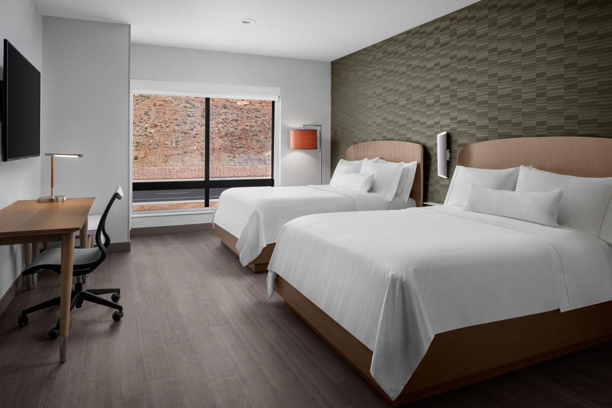 Queen Room Two Queen Beds Mountain View