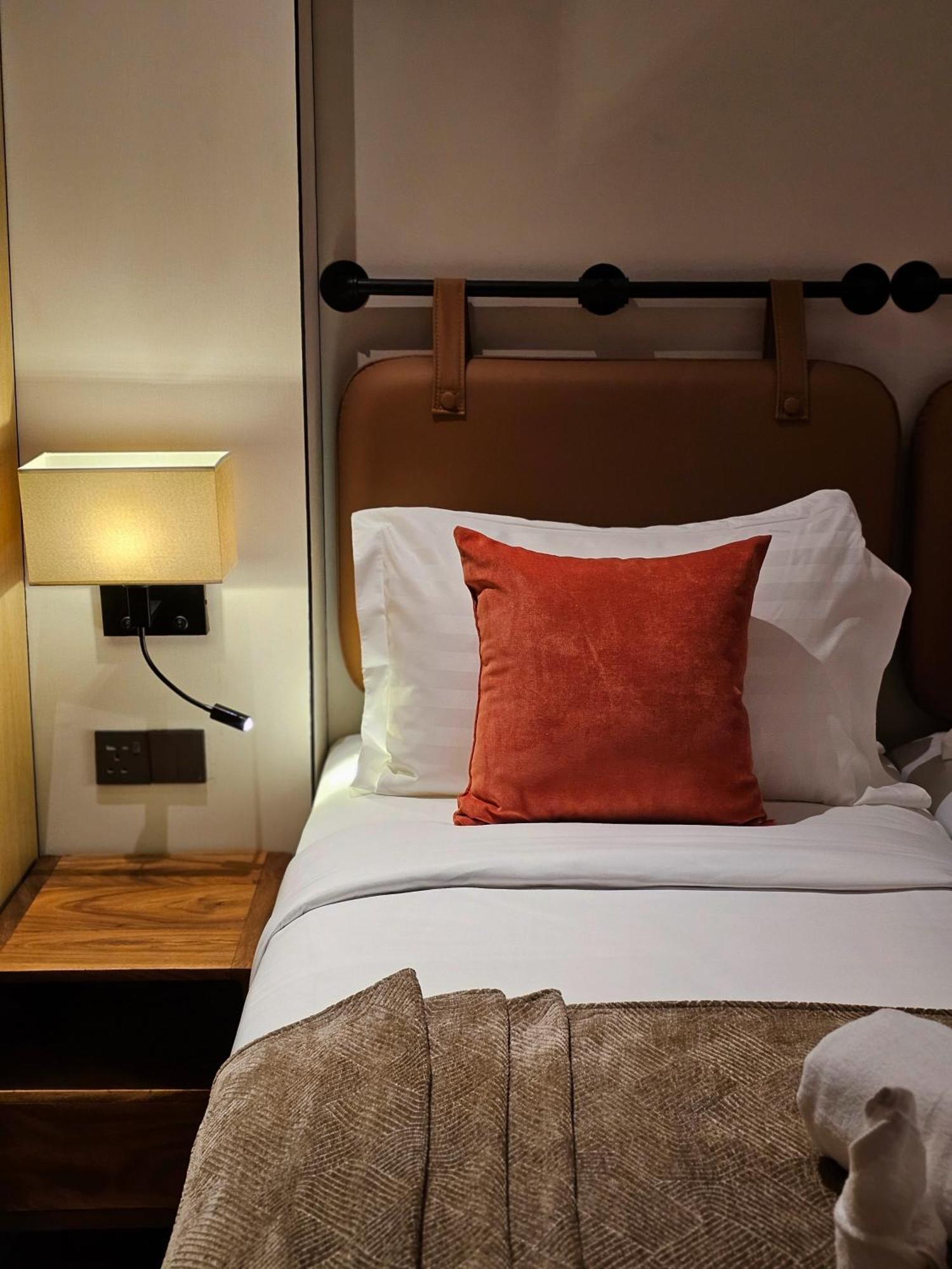 Deluxe King Suite