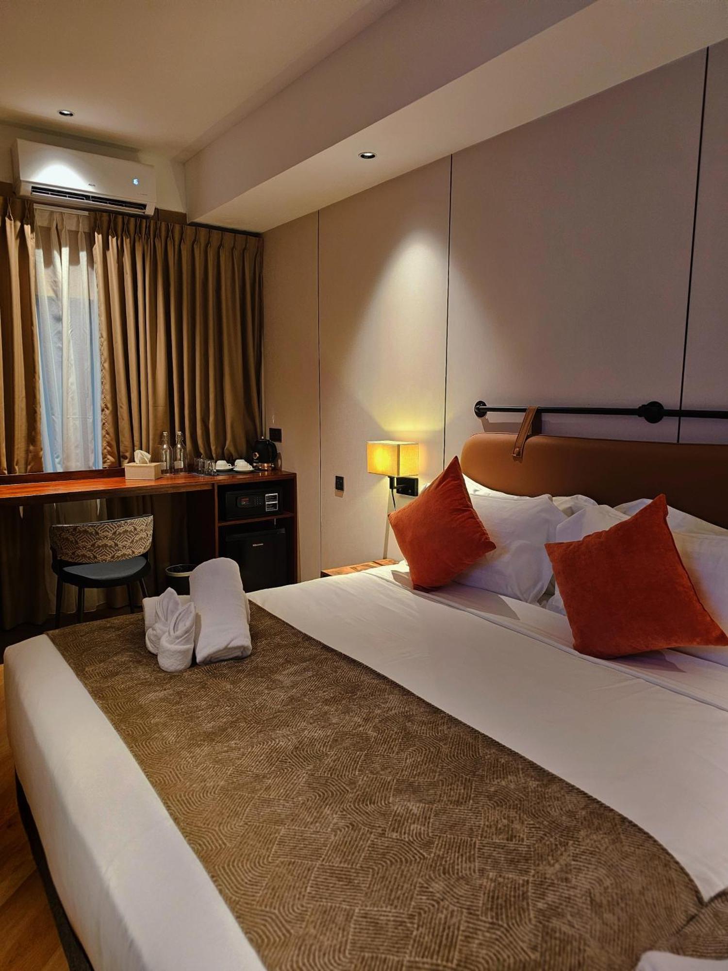 Deluxe King Suite