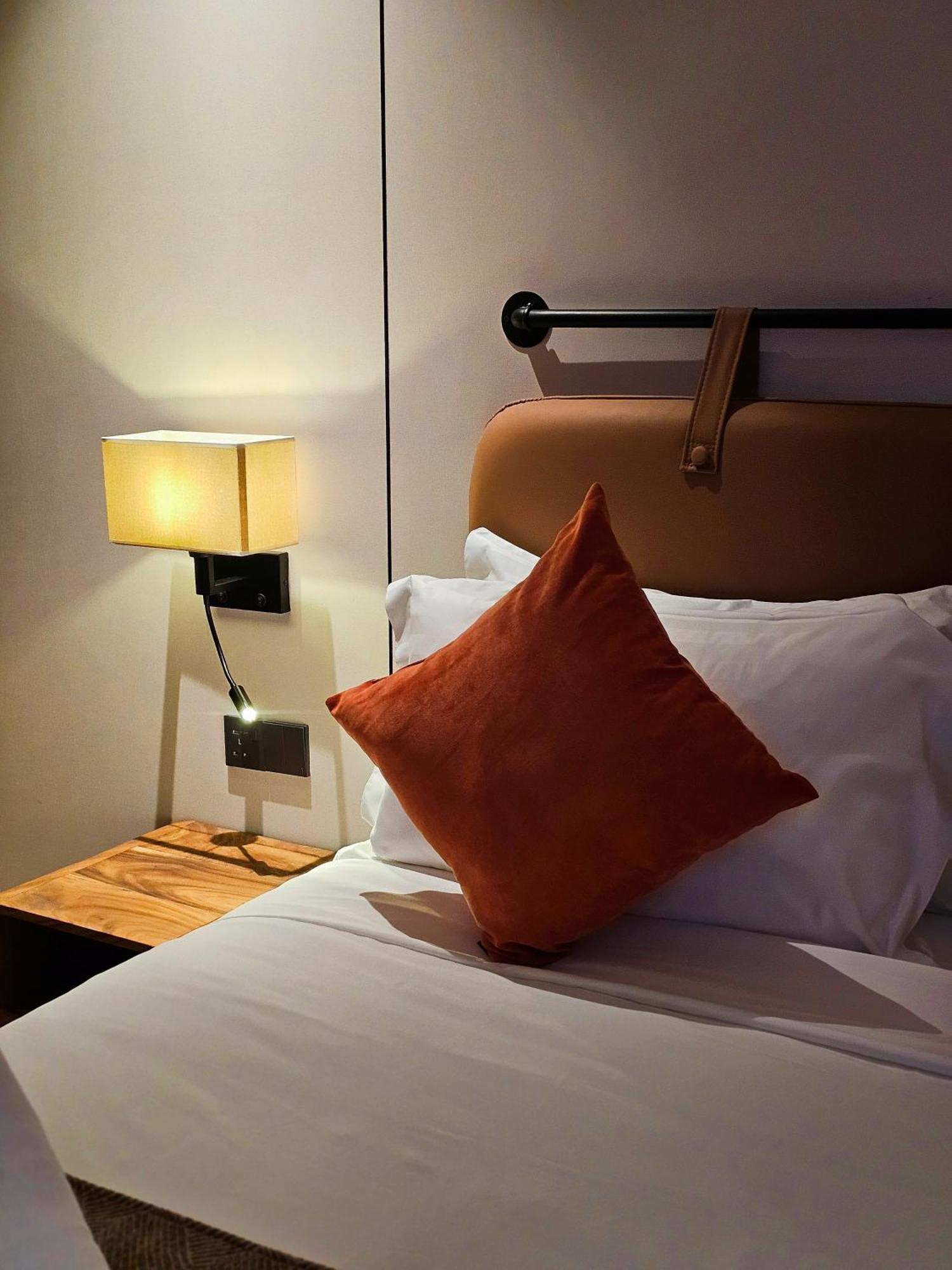 Deluxe King Suite