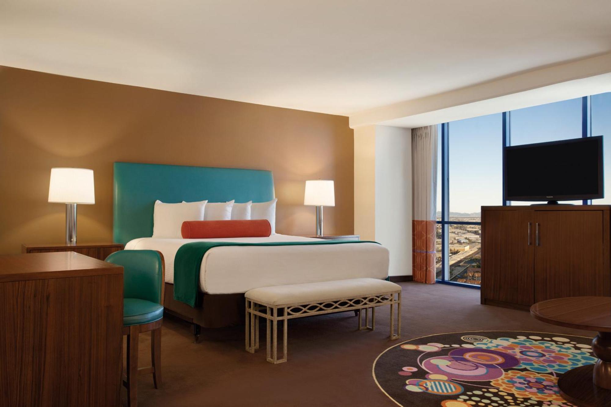 1 King Suite w or Strip View 2 Queen Suite w or Strip View