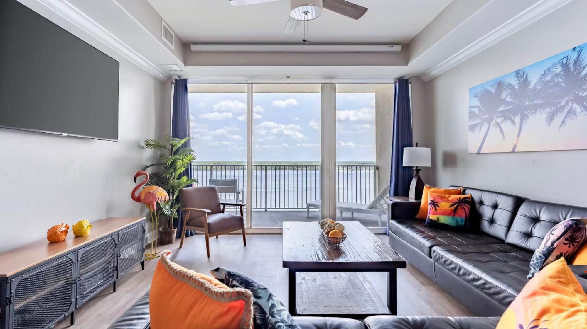 Three-Bedroom Apartment Lake View