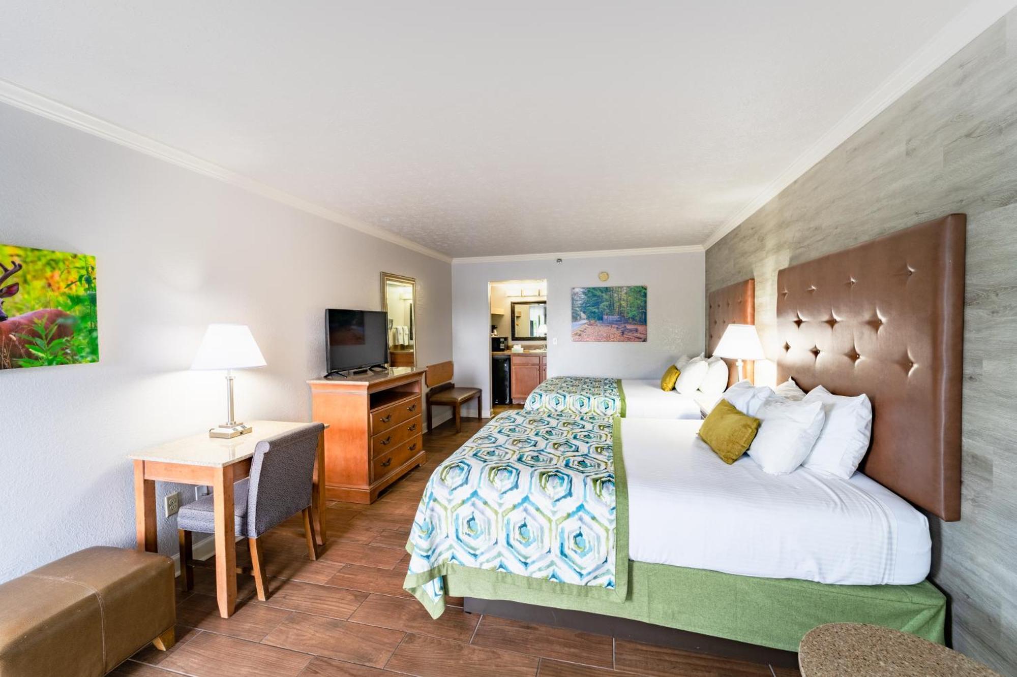 Deluxe Queen Room
