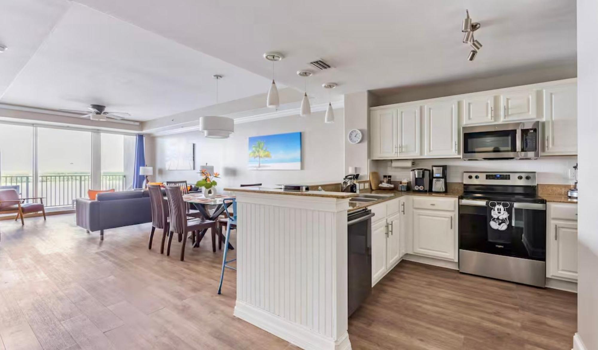 Three-Bedroom Apartment Lake View
