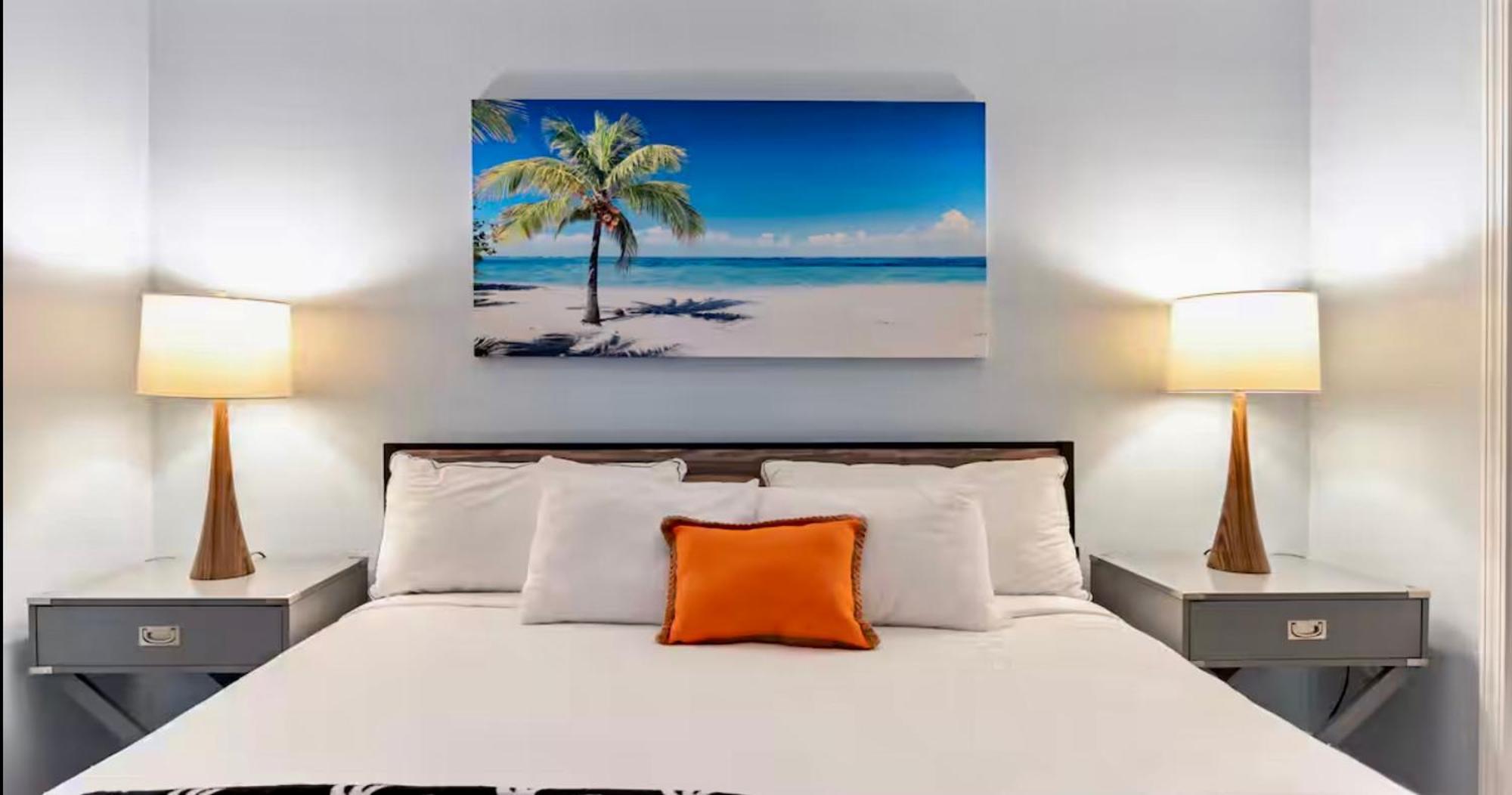 Three-Bedroom Apartment Lake View