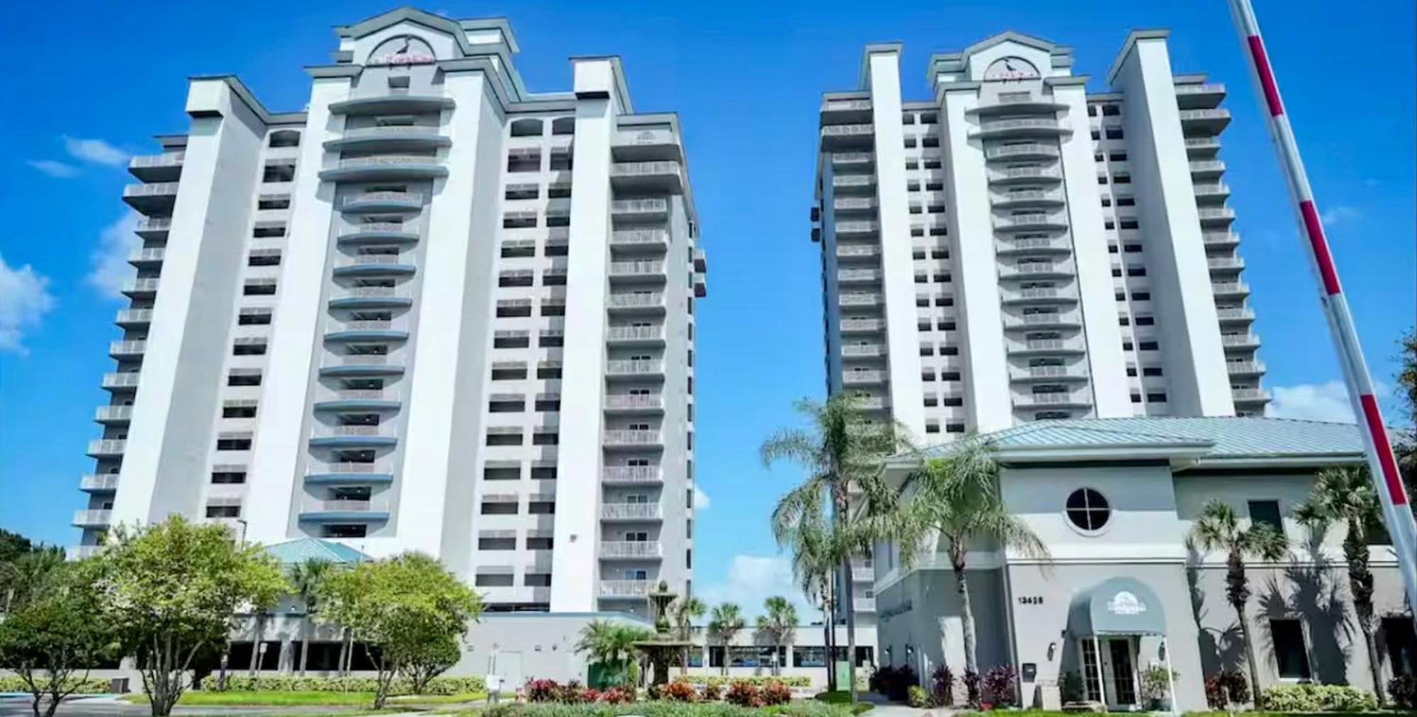 Three-Bedroom Apartment Lake View