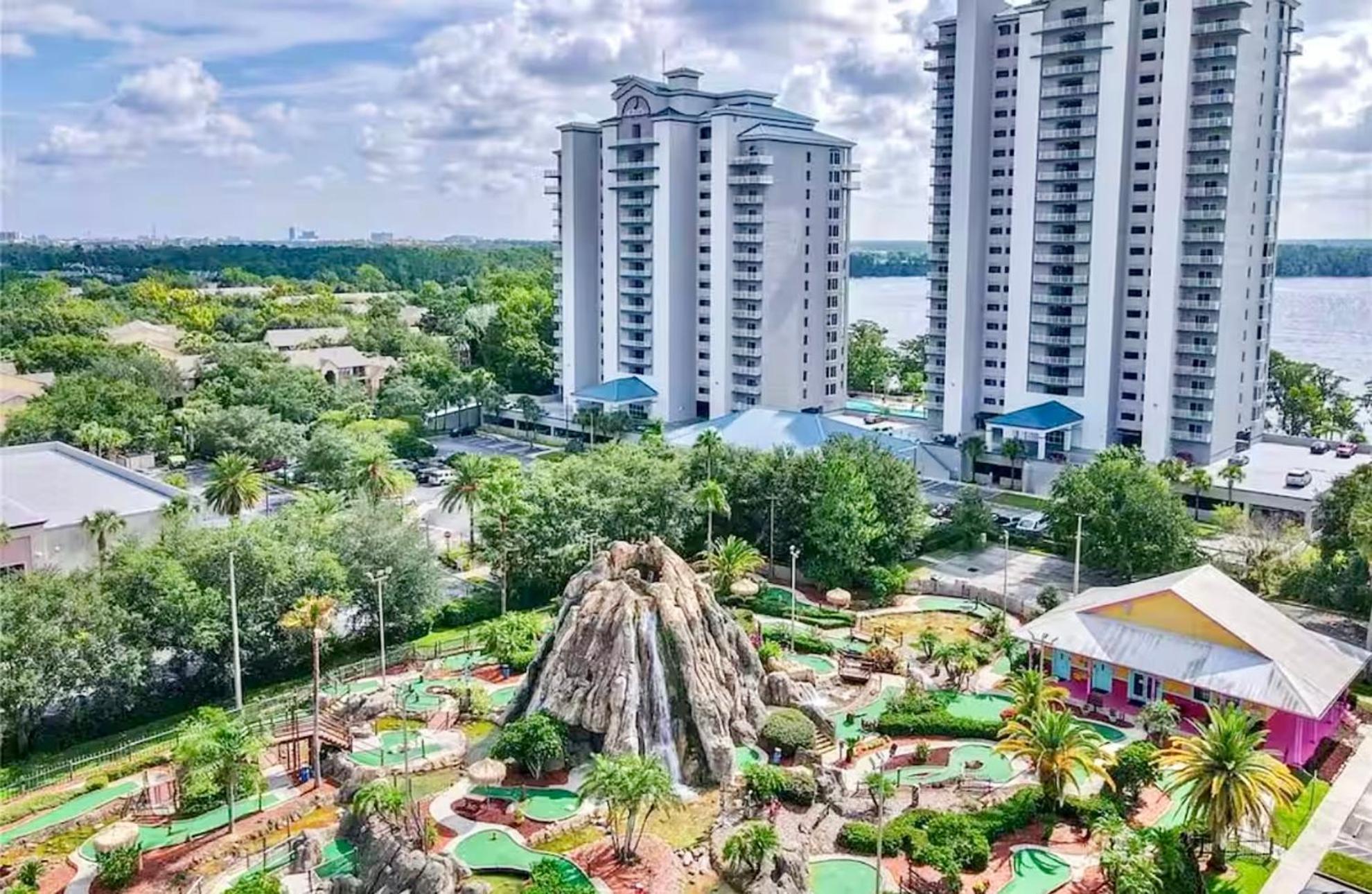 Three-Bedroom Apartment Lake View