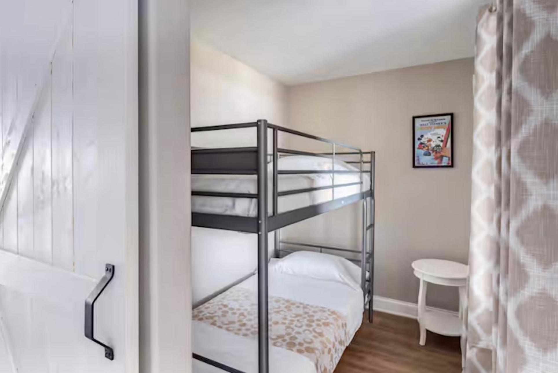 Three-Bedroom Apartment Lake View